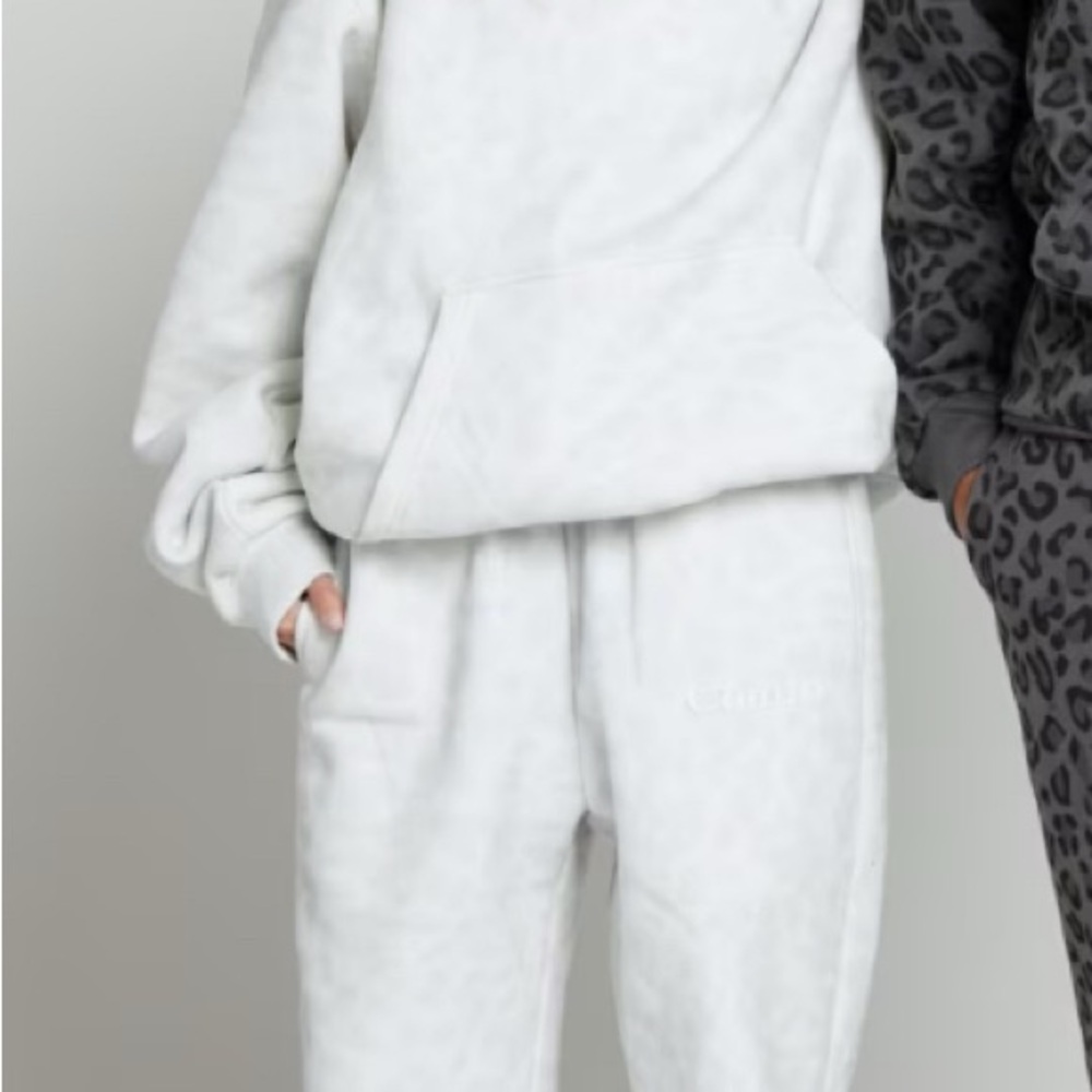 Cozy White Hoodie and Pants for Women - Picture 2 of 2